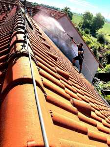 Využijte naše služby čištění střechy